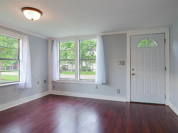 5th image of 222 Reynolds Ct