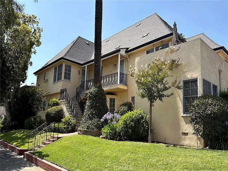 1744 Huntington Dr — Photo 4