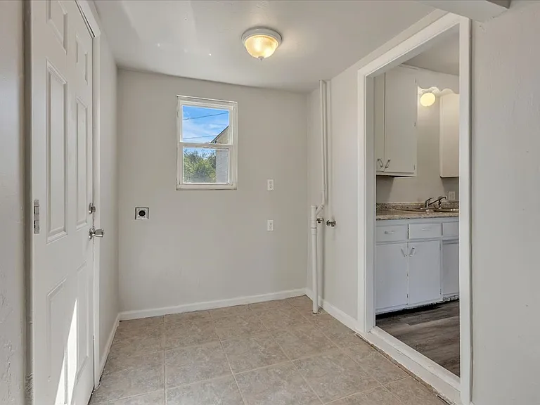 2000 N Douglas Blvd — Photo 13