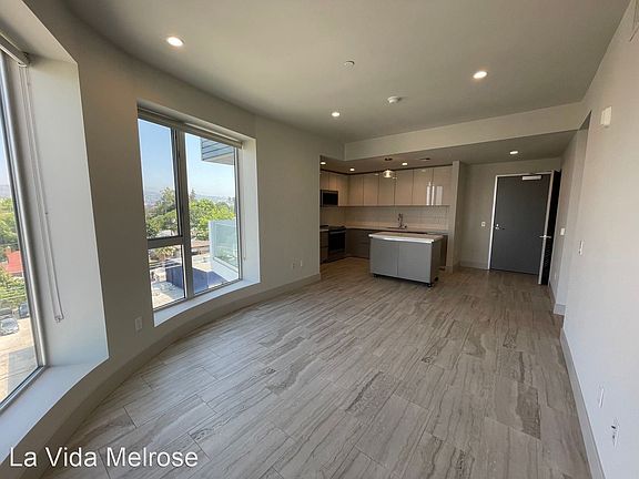 4th image of 4864 Melrose Ave Penthouse 11