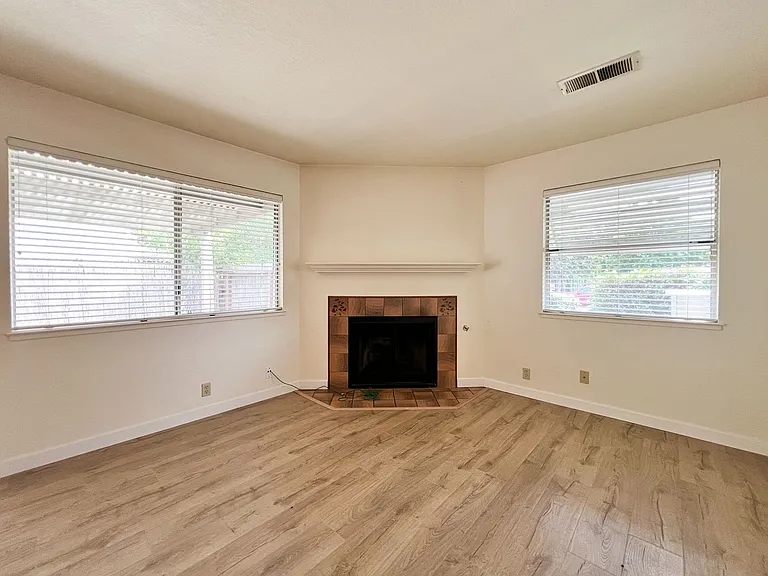 2224-2252 W Clay St — Photo 7