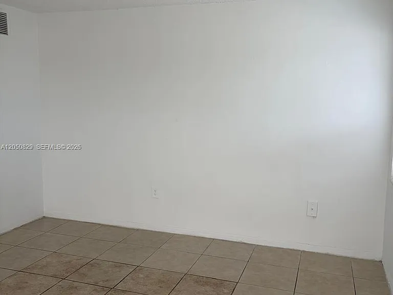 101 NW 29th Ave #10 — Photo 4