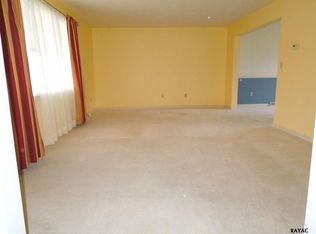 13 Ivy Cir, Hanover, PA 17331
