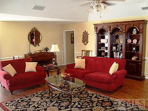 4th image of 2210 Meadowview Dr