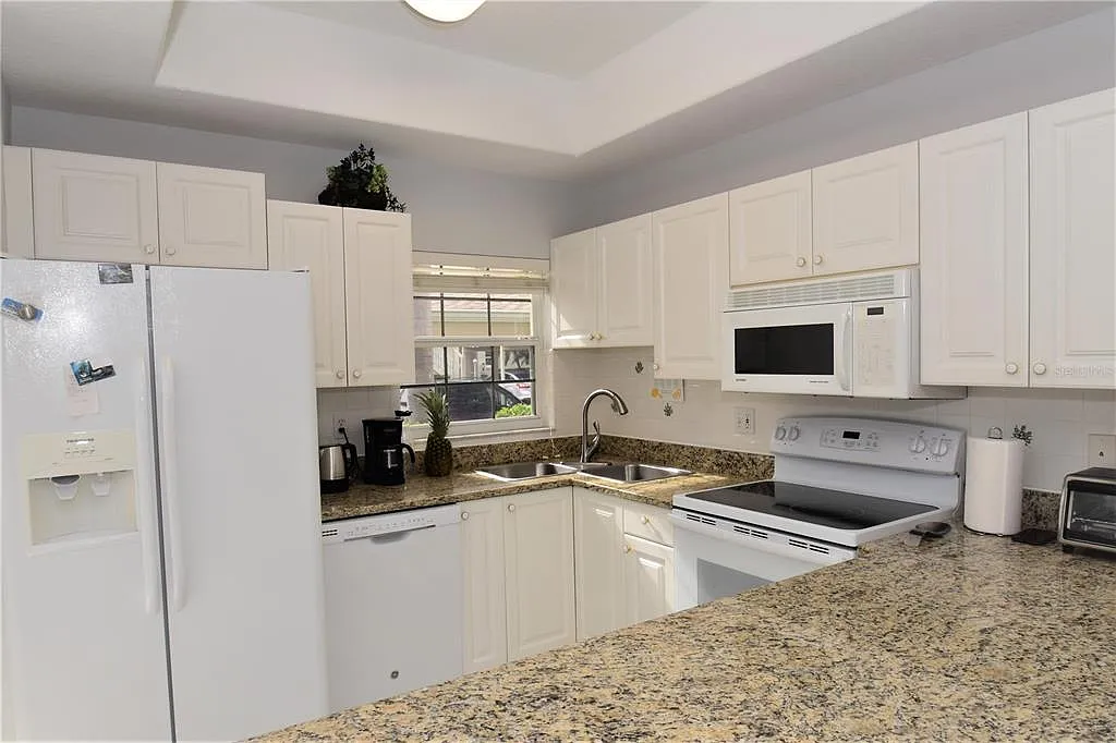 2 bed, 2.0 bath, 1068 sqft, $2,000 — Photo 2