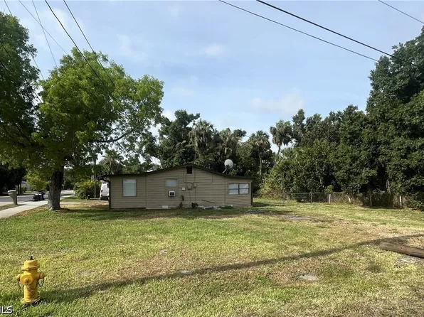 1748 Woodward Ave, North Fort Myers, FL 33903
