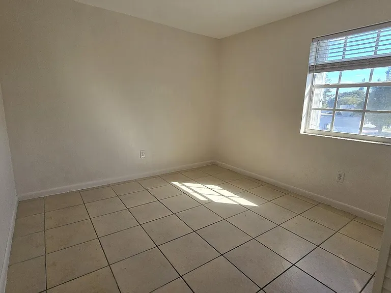 1290 NE 142nd St #2 — Photo 3