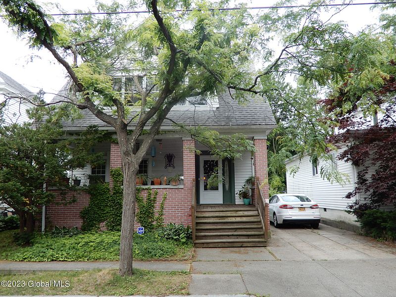 2nd image of 17 Woodrow Court