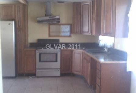 2nd image of 3704 Pyramid Dr