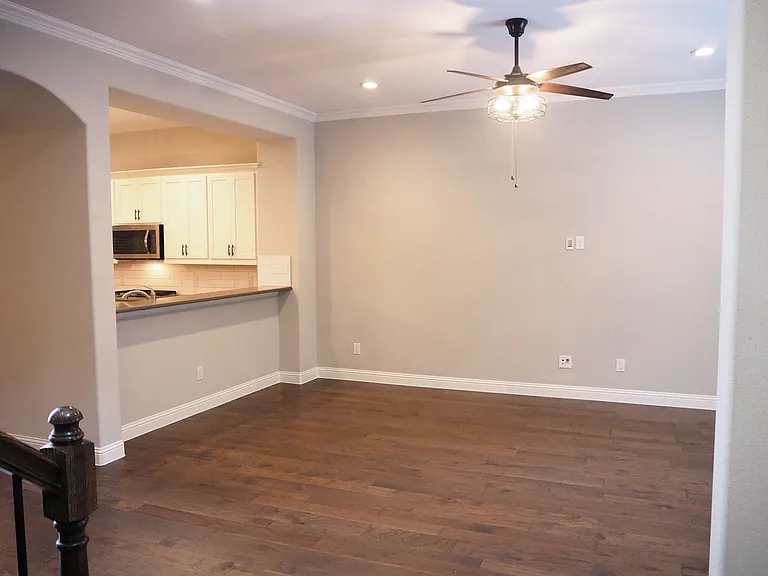 4129 Broadway Ave — Photo 10