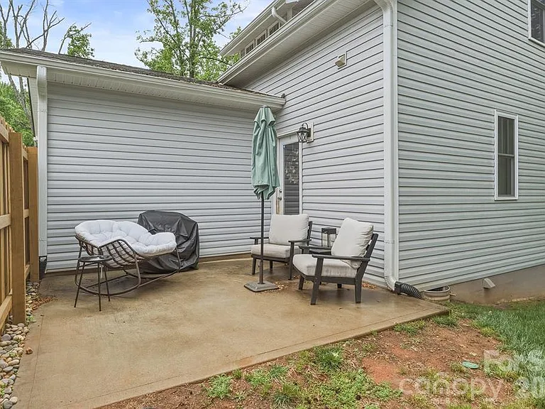 2029 Bost St — Photo 33