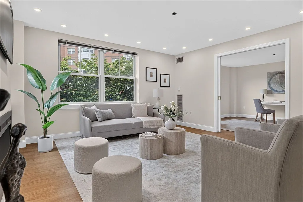 3 bed, 2.0 bath, 1675 sqft, $6,300 — Photo 3