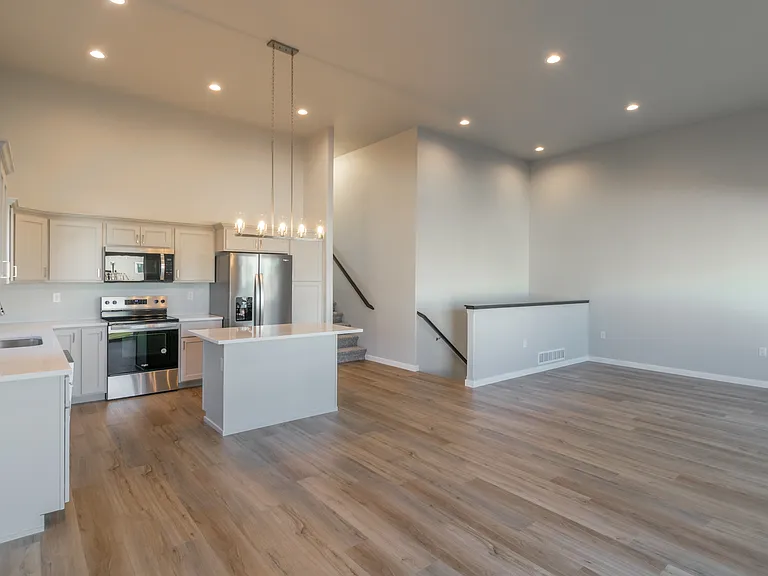 2385 Eagle Valley Dr S — Photo 3