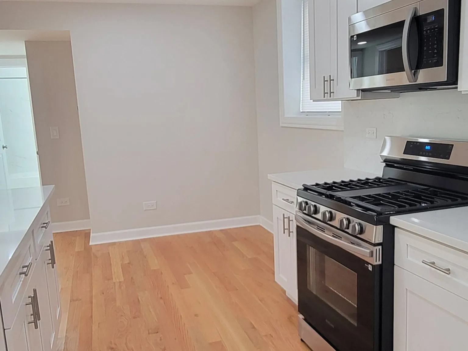 2836 W Arthur Ave — Photo 4