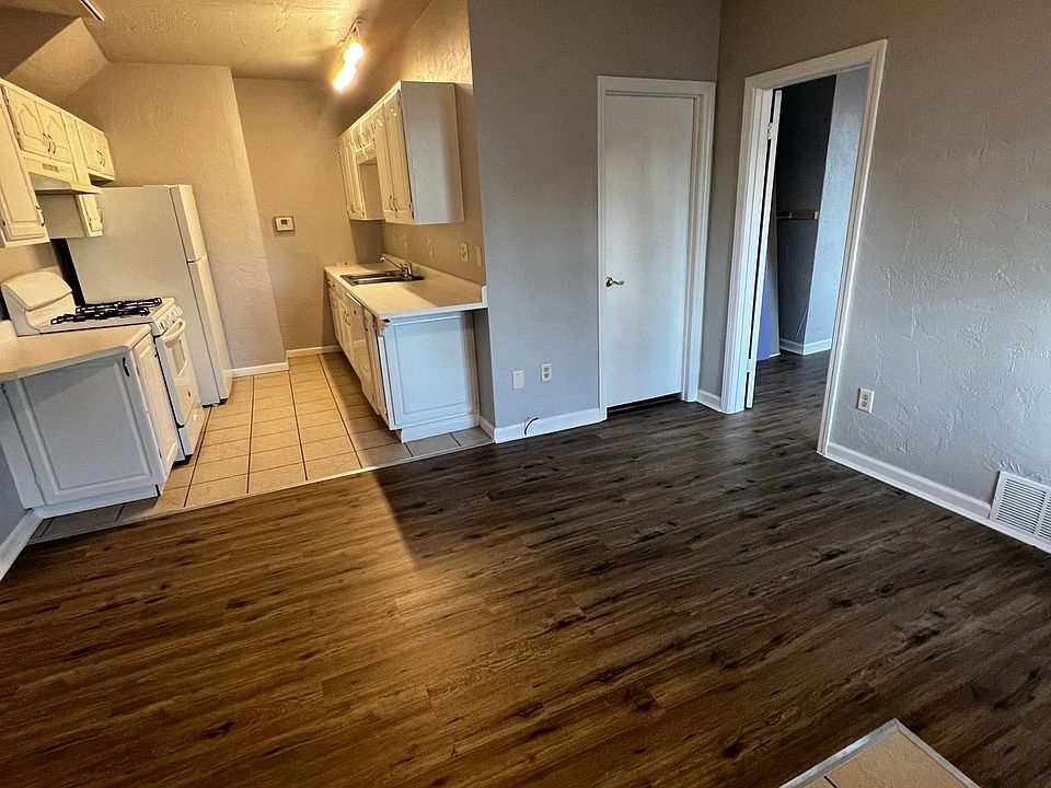 2nd image of 42 Ben Lomond St #2