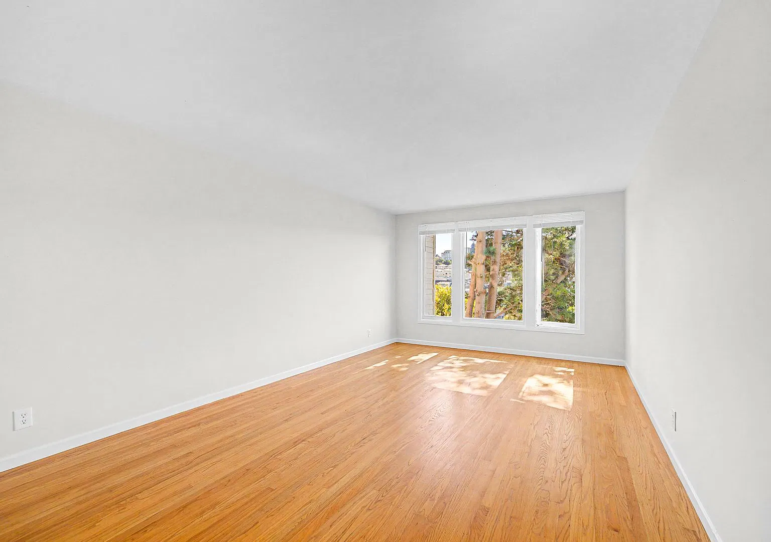 425 Euclid Avenue (1077r) — Photo 1