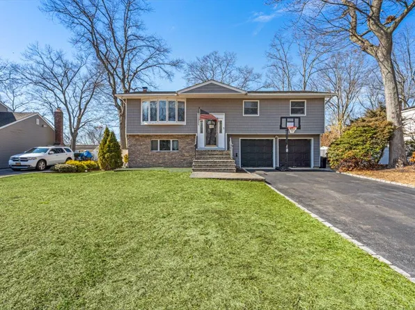 26 Villa Lane, Smithtown, NY 11787