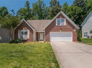 720 Hawthorn Ridge Dr, Whitsett, NC 27377