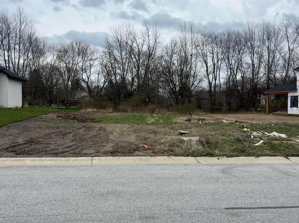 9131 Willow Ln, Saint John, IN 46373