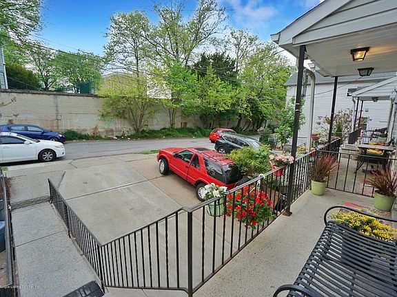 2nd image of 80D82 Nautilus St