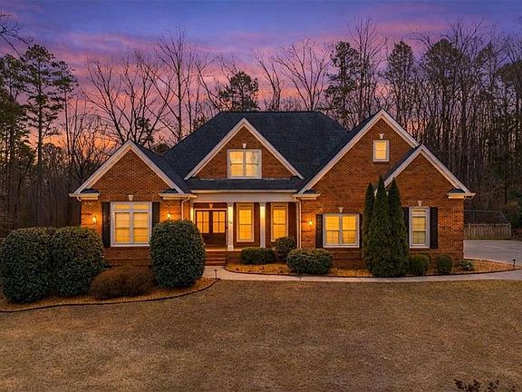 2nd image of 39 Fieldstone Dr NE