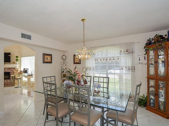 5th image of 4026 Mission Valley Dr