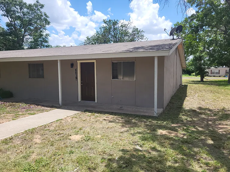 801 High Meadow Dr #B — Photo 2