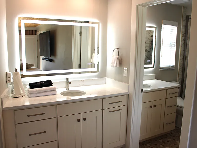 Main bathroom 1