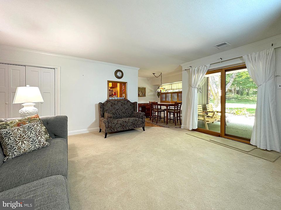 905 Meadowview Ln 905, Mont Clare, PA 19453 Zillow