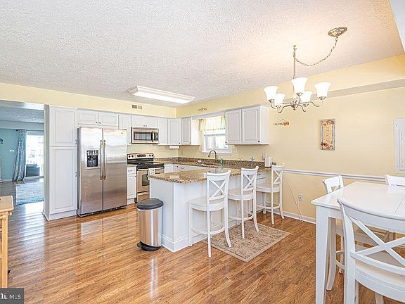 4th image of 145 Newport Bay Dr #8