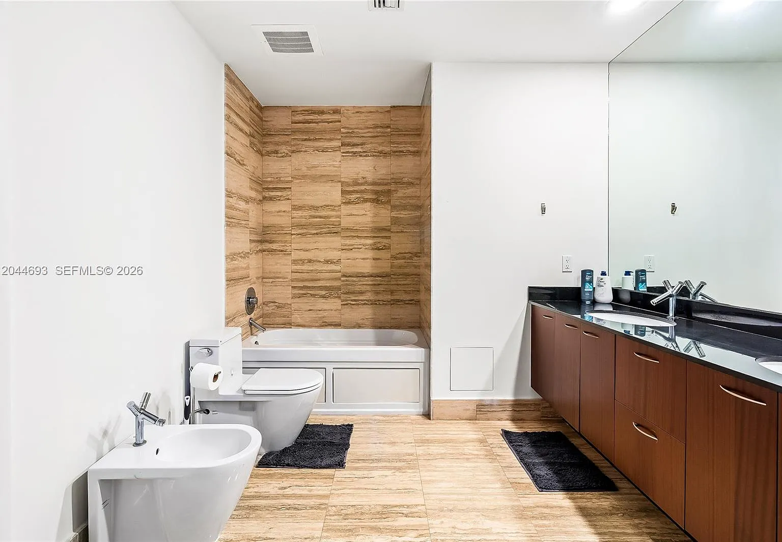 2 bed, 1435 sqft, $5,800 — Photo 2