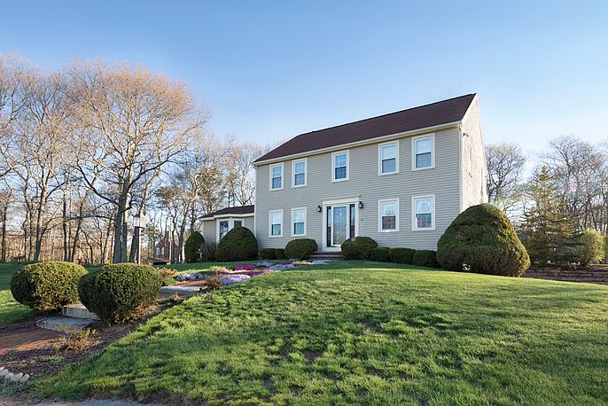 1st image of 10 Oak Bluff Cir