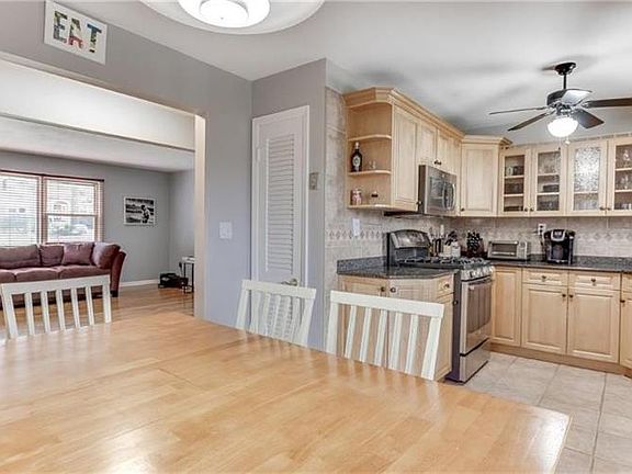 5th image of 6 Lenox Ct APT 710