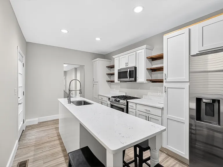 516 Carolyn Ave — Photo 10