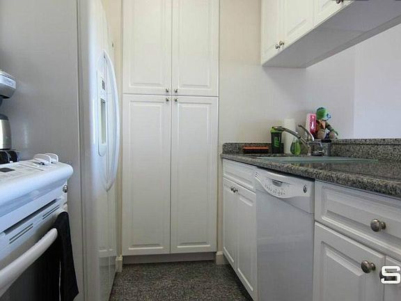 5th image of 165 E 32nd St