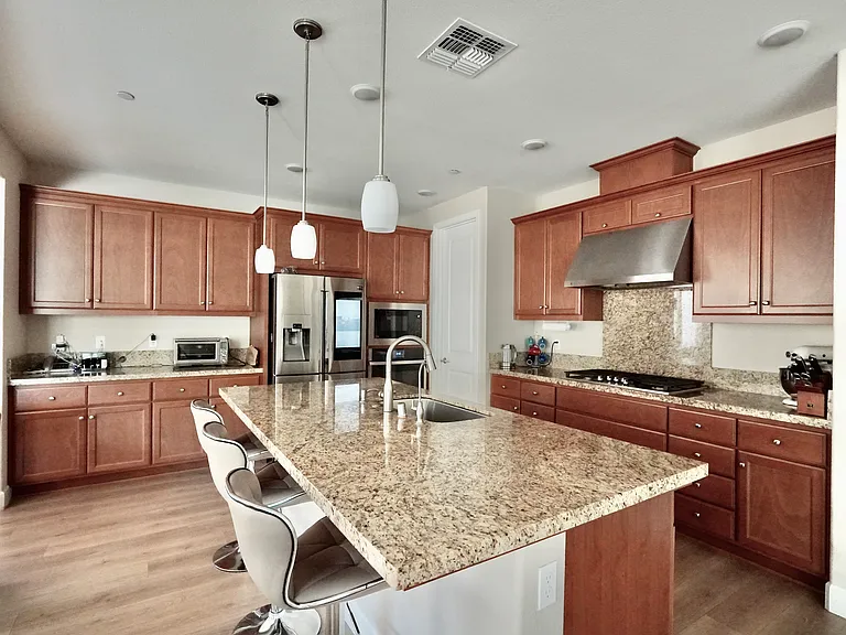 1429 S Wilshire Ave — Photo 9
