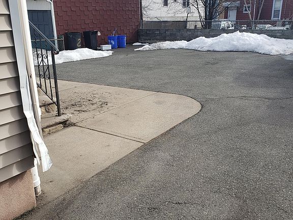 3rd image of 29 Lindsley Pl
