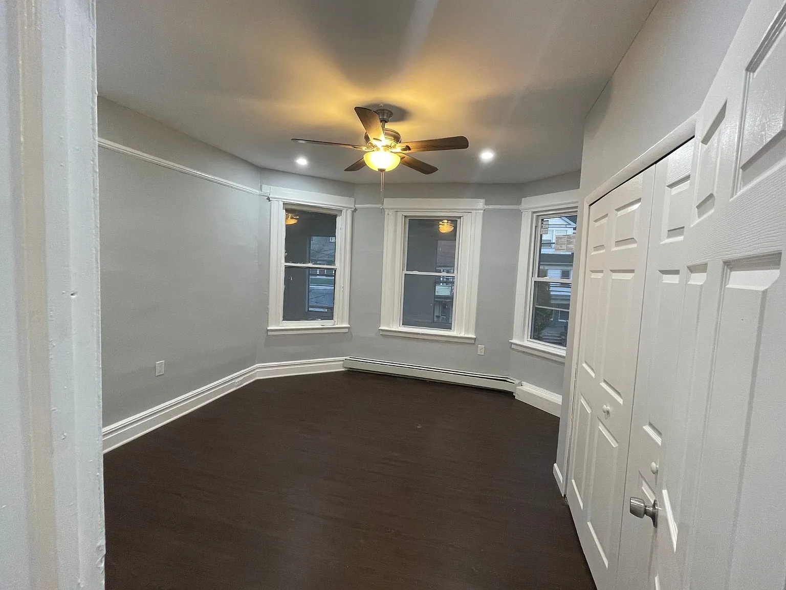 3 bed, $1,900 — Photo 2