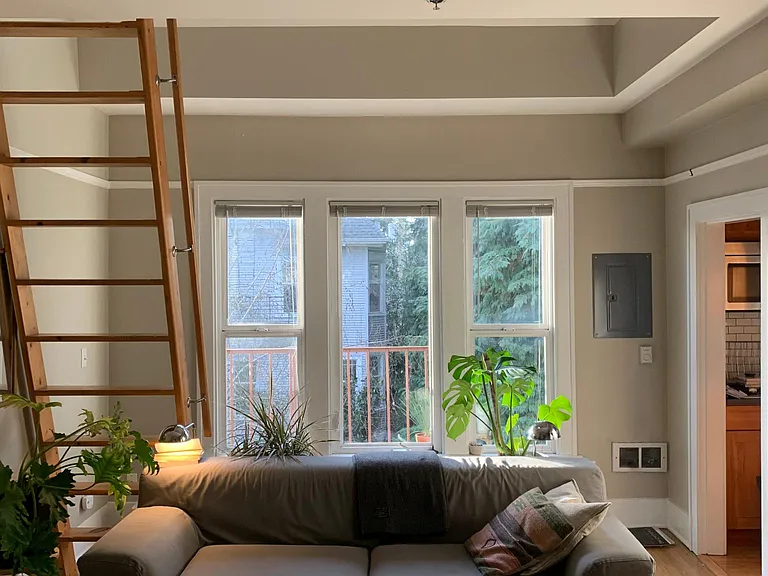 527 Malden Ave E #7 — Photo 3
