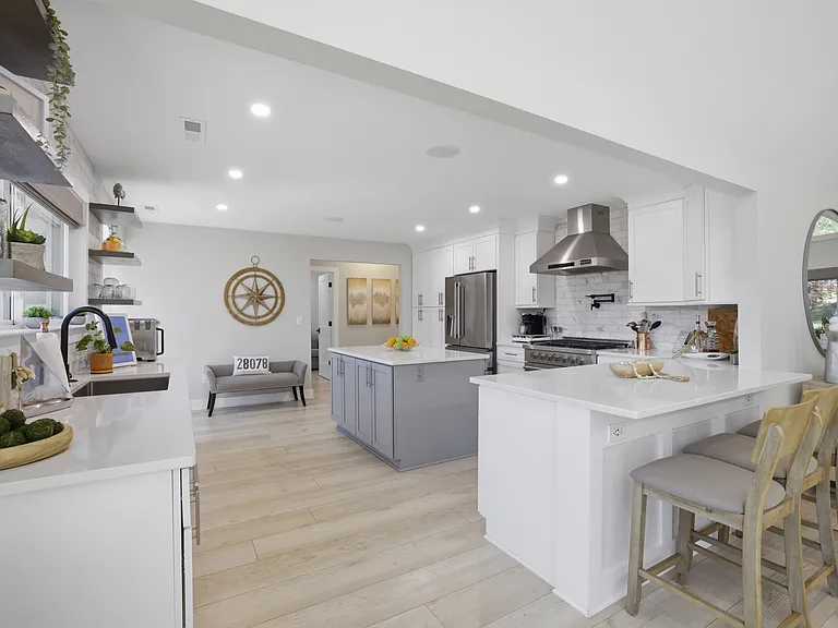 15928 Henry Ln — Photo 11