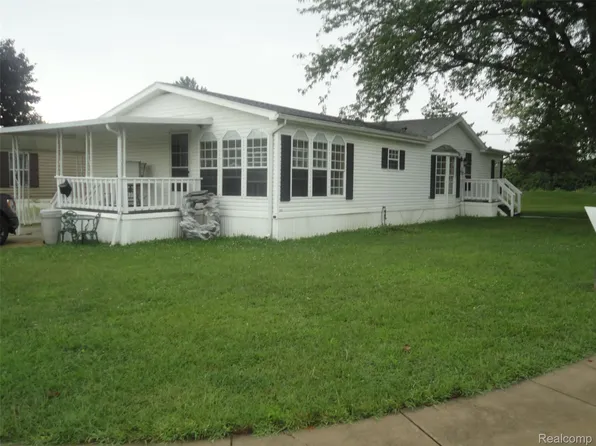 251 Inverness Ln, Temperance, MI 48182