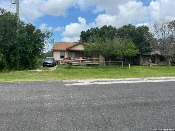 25 San Antonio Ave, Leming, TX 78050