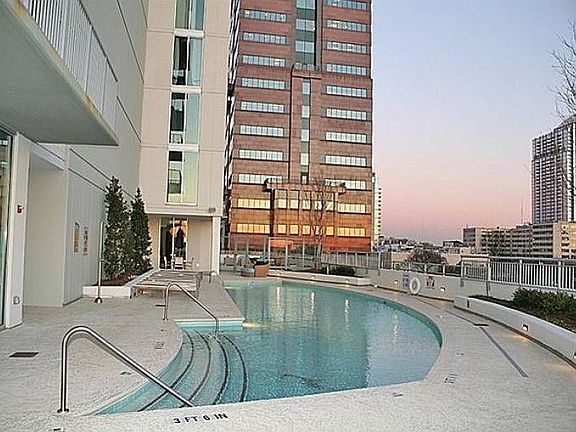 swimmint pool