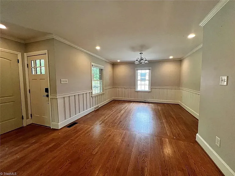 4506 Starmount Dr — Photo 1