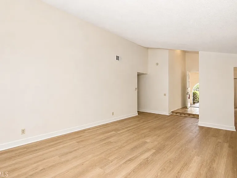 23629 Jubilee Ln — Photo 4