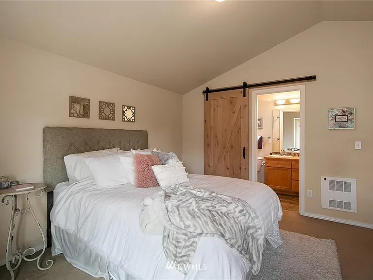 8505 Midvale Ave N #B — Photo 15
