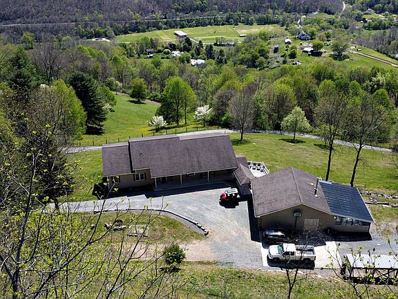 4th image of 935 Vista Way