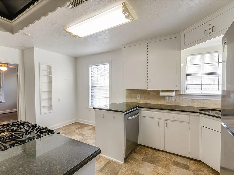 236 W 31st St — Photo 12
