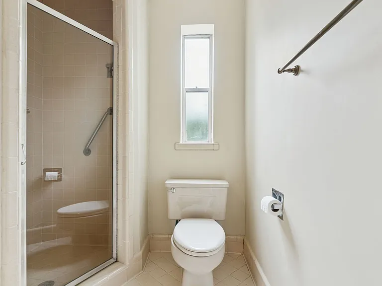 6367 Diamond Head Cir #D — Photo 24