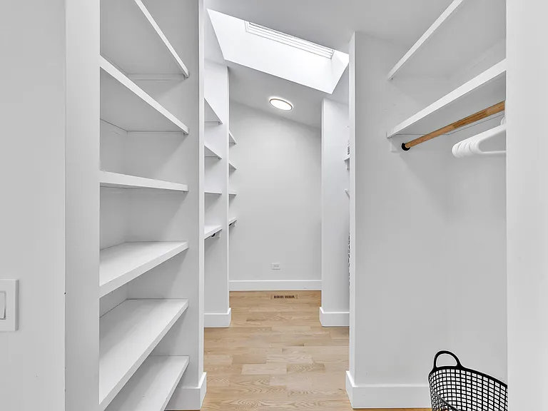 414 E Schiller St — Photo 16